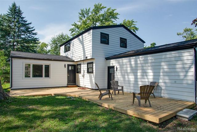 5969 Pleasant Drive, Waterford, MI 48329