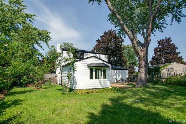 5969 Pleasant Drive, Waterford, MI 48329