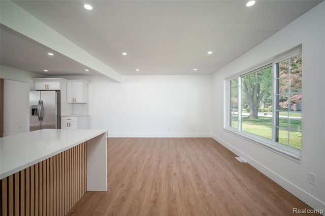 5969 Pleasant Drive, Waterford, MI 48329