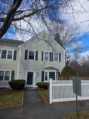 1201 Spring Valley Dr 1201, Andover, MA 01810
