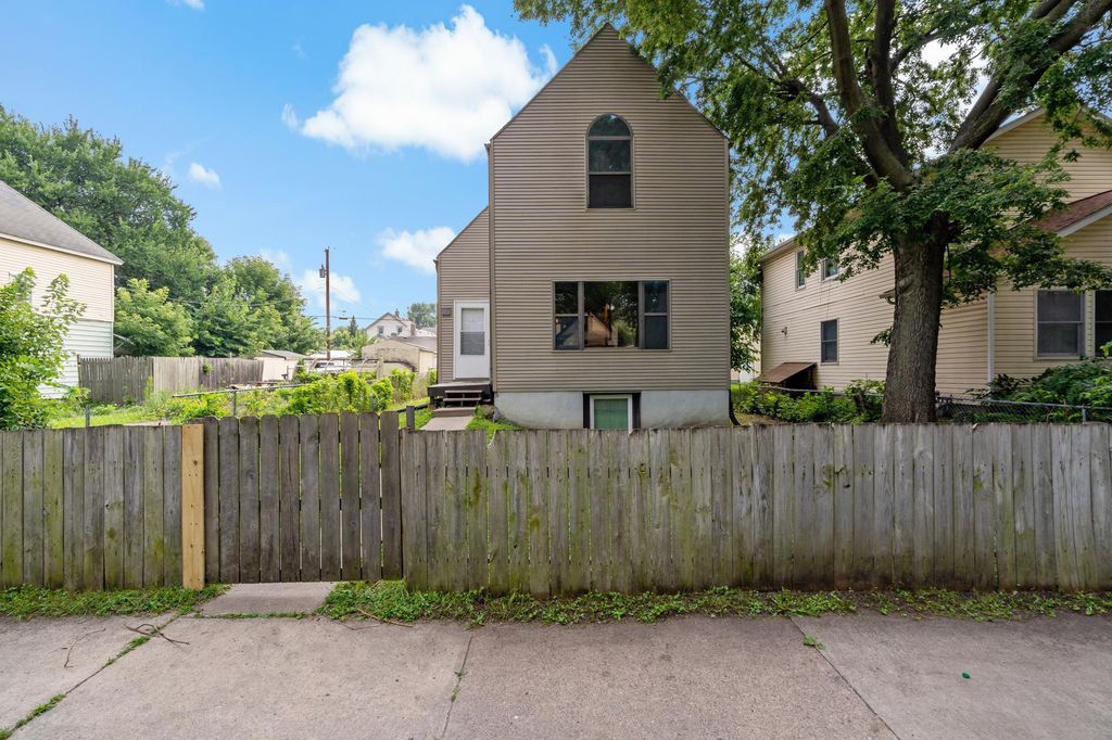 110 Winnipeg Avenue, Saint Paul, MN 55117