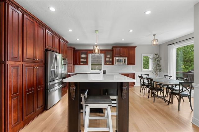 1105 NE Moss Point Road, Lee's Summit, MO 64064