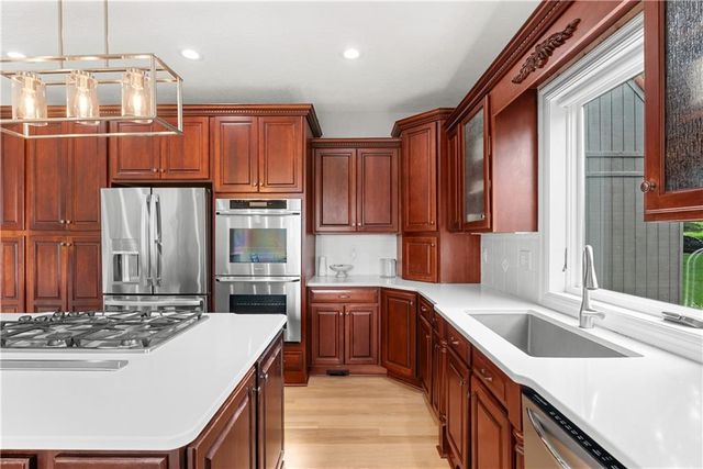 1105 NE Moss Point Road, Lee's Summit, MO 64064