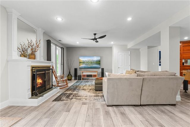 1105 NE Moss Point Road, Lee's Summit, MO 64064