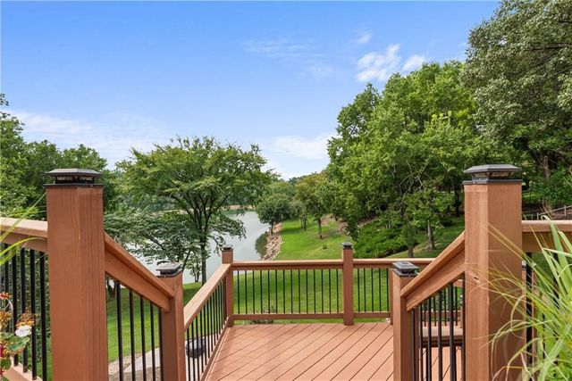 1105 NE Moss Point Road, Lee's Summit, MO 64064