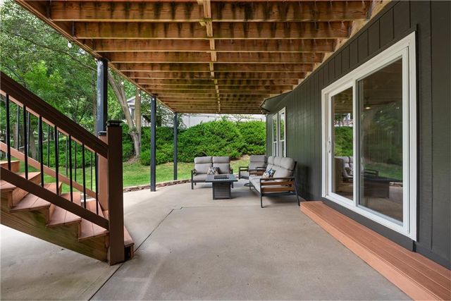 1105 NE Moss Point Road, Lee's Summit, MO 64064