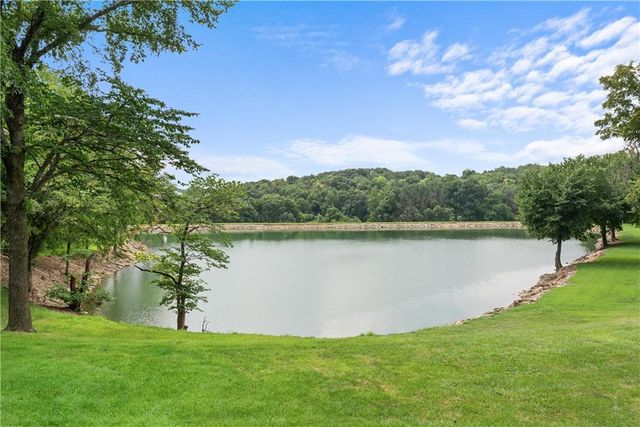 1105 NE Moss Point Road, Lee's Summit, MO 64064