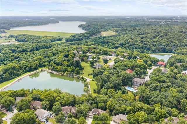 1105 NE Moss Point Road, Lee's Summit, MO 64064