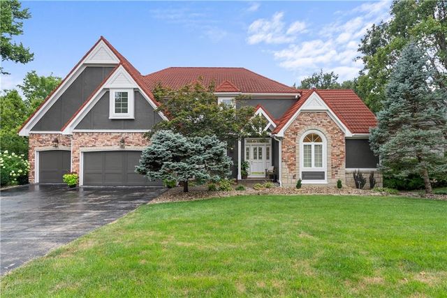 1105 NE Moss Point Road, Lee's Summit, MO 64064