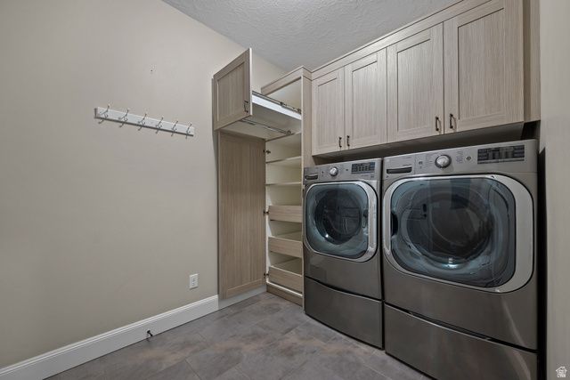 10489 S HARVEST GLORY DR, South Jordan, UT 84095