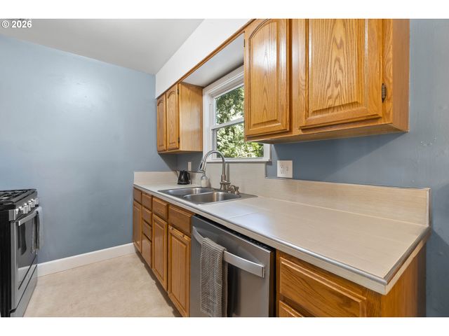 2032 Se 147TH Ave, Portland, OR 97233