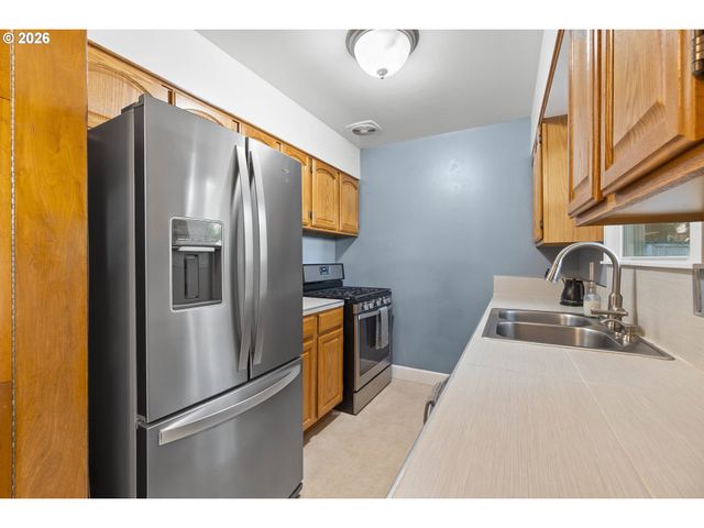 2032 Se 147TH Ave, Portland, OR 97233