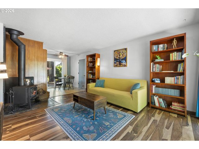 2032 Se 147TH Ave, Portland, OR 97233