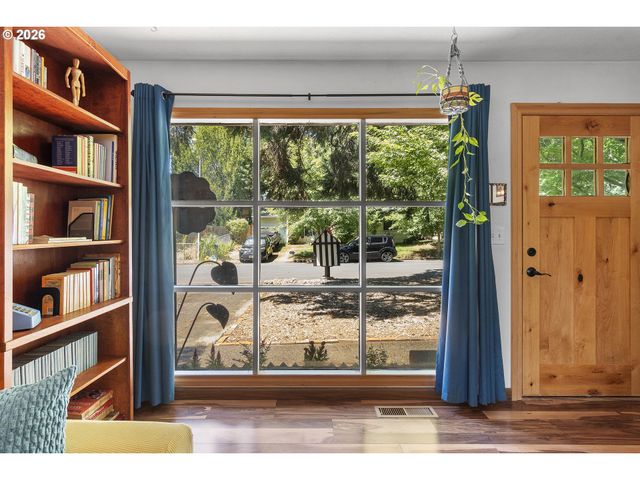 2032 Se 147TH Ave, Portland, OR 97233