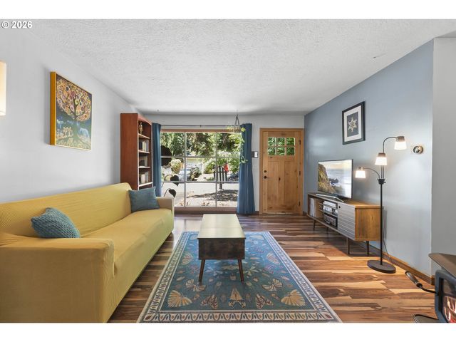 2032 Se 147TH Ave, Portland, OR 97233