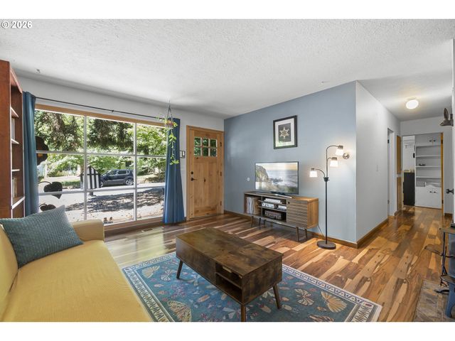 2032 Se 147TH Ave, Portland, OR 97233