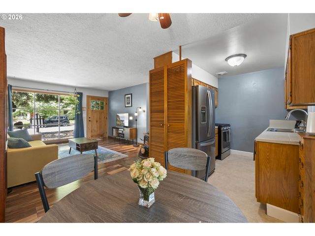 2032 Se 147TH Ave, Portland, OR 97233