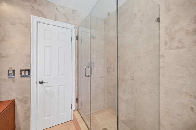 5581 NE 28TH Avenue, Fort Lauderdale, FL 33308