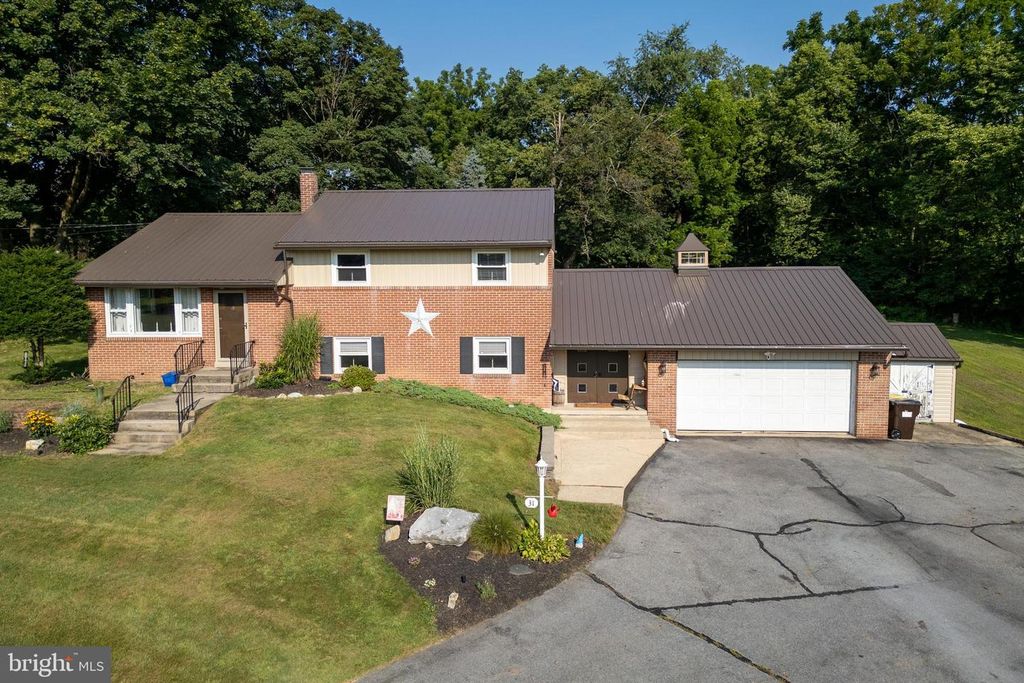 31 SUNSET, Sinking Spring, PA 19608