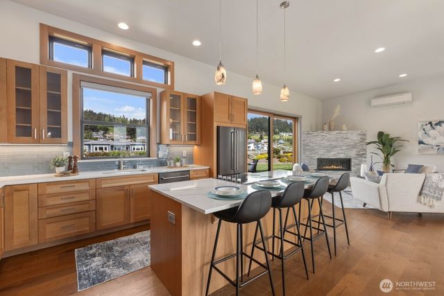 2181 Mariner Beach Drive, Oak Harbor, WA 98277
