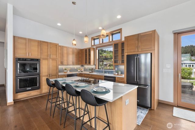 2181 Mariner Beach Drive, Oak Harbor, WA 98277