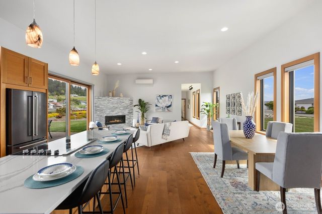 2181 Mariner Beach Drive, Oak Harbor, WA 98277