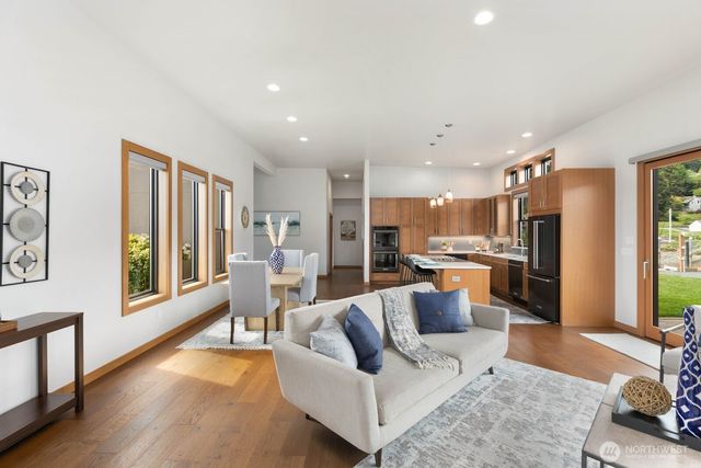 2181 Mariner Beach Drive, Oak Harbor, WA 98277
