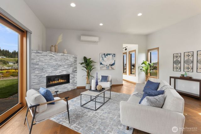 2181 Mariner Beach Drive, Oak Harbor, WA 98277