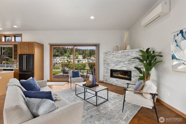 2181 Mariner Beach Drive, Oak Harbor, WA 98277