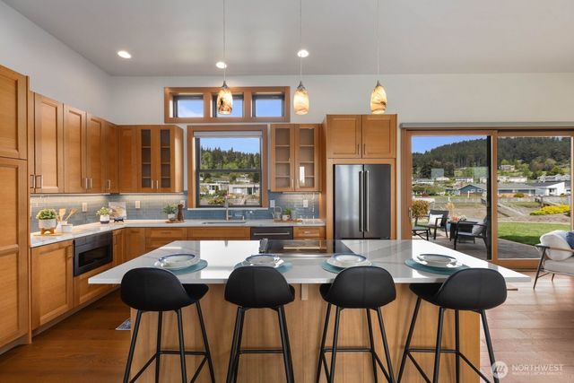 2181 Mariner Beach Drive, Oak Harbor, WA 98277