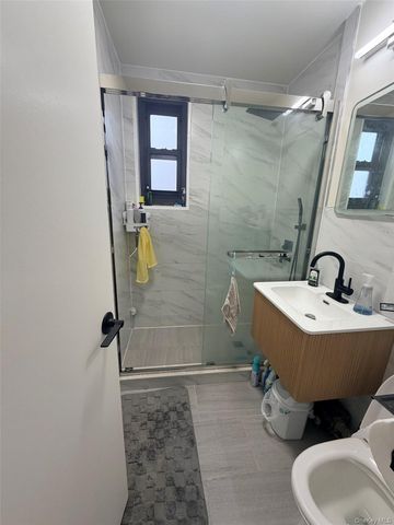 18-06 169 Street 2Fl, Whitestone, NY 11357