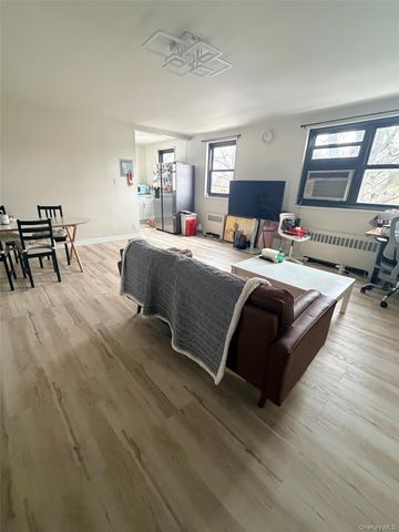 18-06 169 Street 2Fl, Whitestone, NY 11357