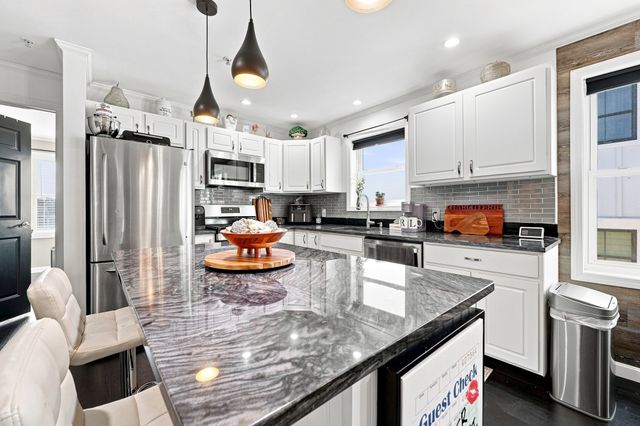 20 Cable Ave 16, Salisbury, MA 01952