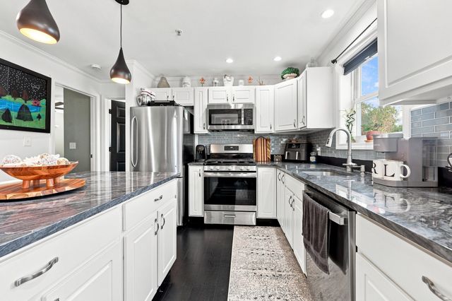 20 Cable Ave 16, Salisbury, MA 01952