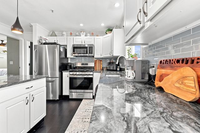 20 Cable Ave 16, Salisbury, MA 01952