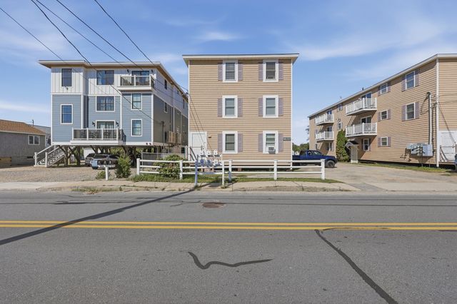 20 Cable Ave 16, Salisbury, MA 01952