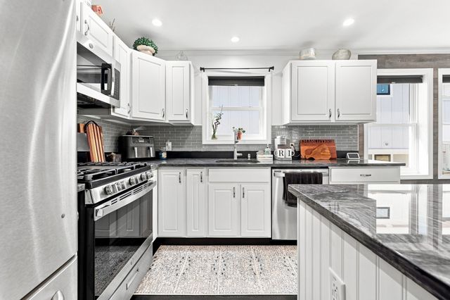 20 Cable Ave 16, Salisbury, MA 01952