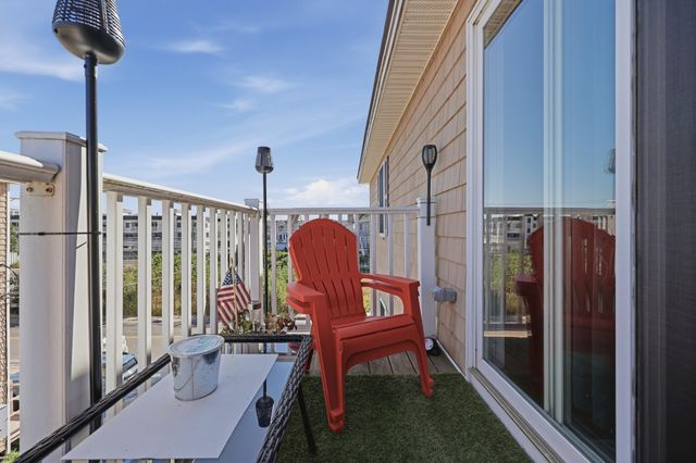 20 Cable Ave 16, Salisbury, MA 01952