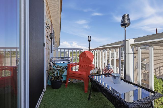 20 Cable Ave 16, Salisbury, MA 01952