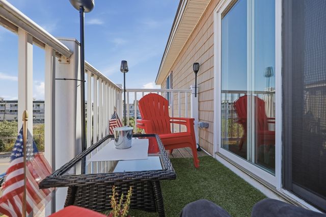 20 Cable Ave 16, Salisbury, MA 01952