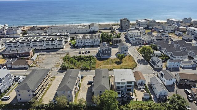 20 Cable Ave 16, Salisbury, MA 01952
