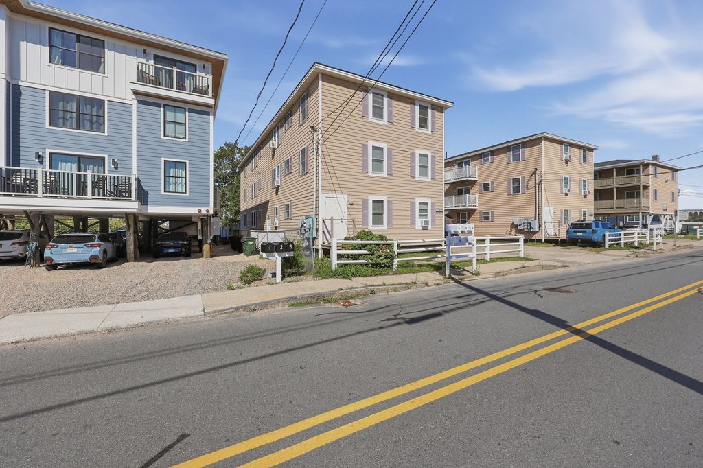 20 Cable Ave 16, Salisbury, MA 01952