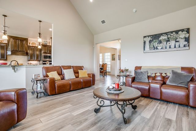 105 N Hadley Road, Godley, TX 76044