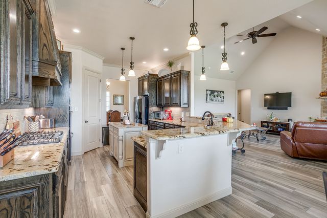 105 N Hadley Road, Godley, TX 76044