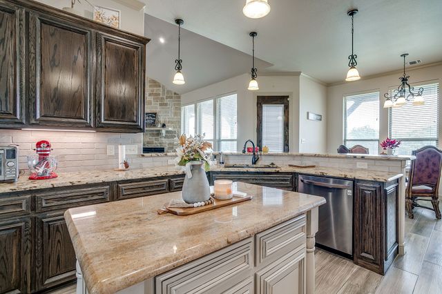 105 N Hadley Road, Godley, TX 76044