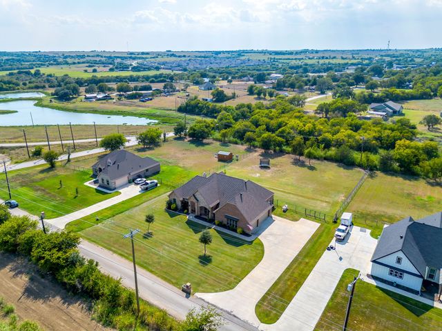105 N Hadley Road, Godley, TX 76044