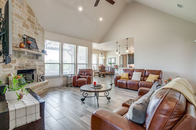 105 N Hadley Road, Godley, TX 76044