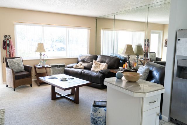 131 Easthampton F, West Palm Beach, FL 33417