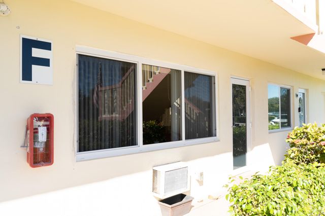 131 Easthampton F, West Palm Beach, FL 33417