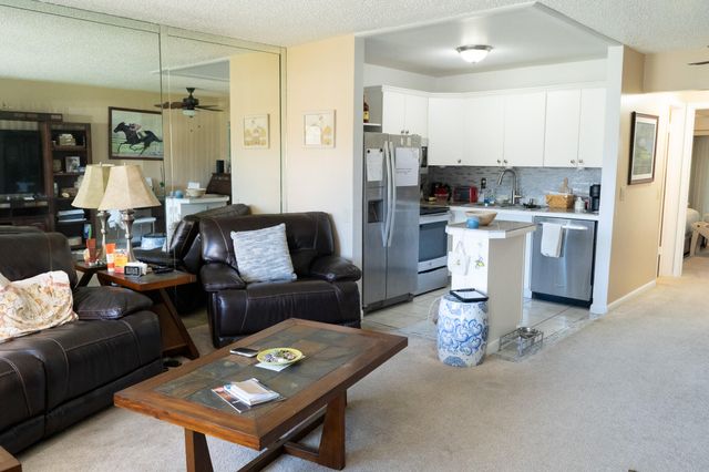 131 Easthampton F, West Palm Beach, FL 33417